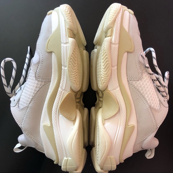Balenciaga Triple S Women Sneaker - Picture 3 of 3